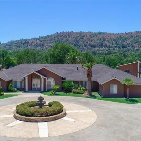 Private Mountain Retreat With Pool And Mini-Golf Villa